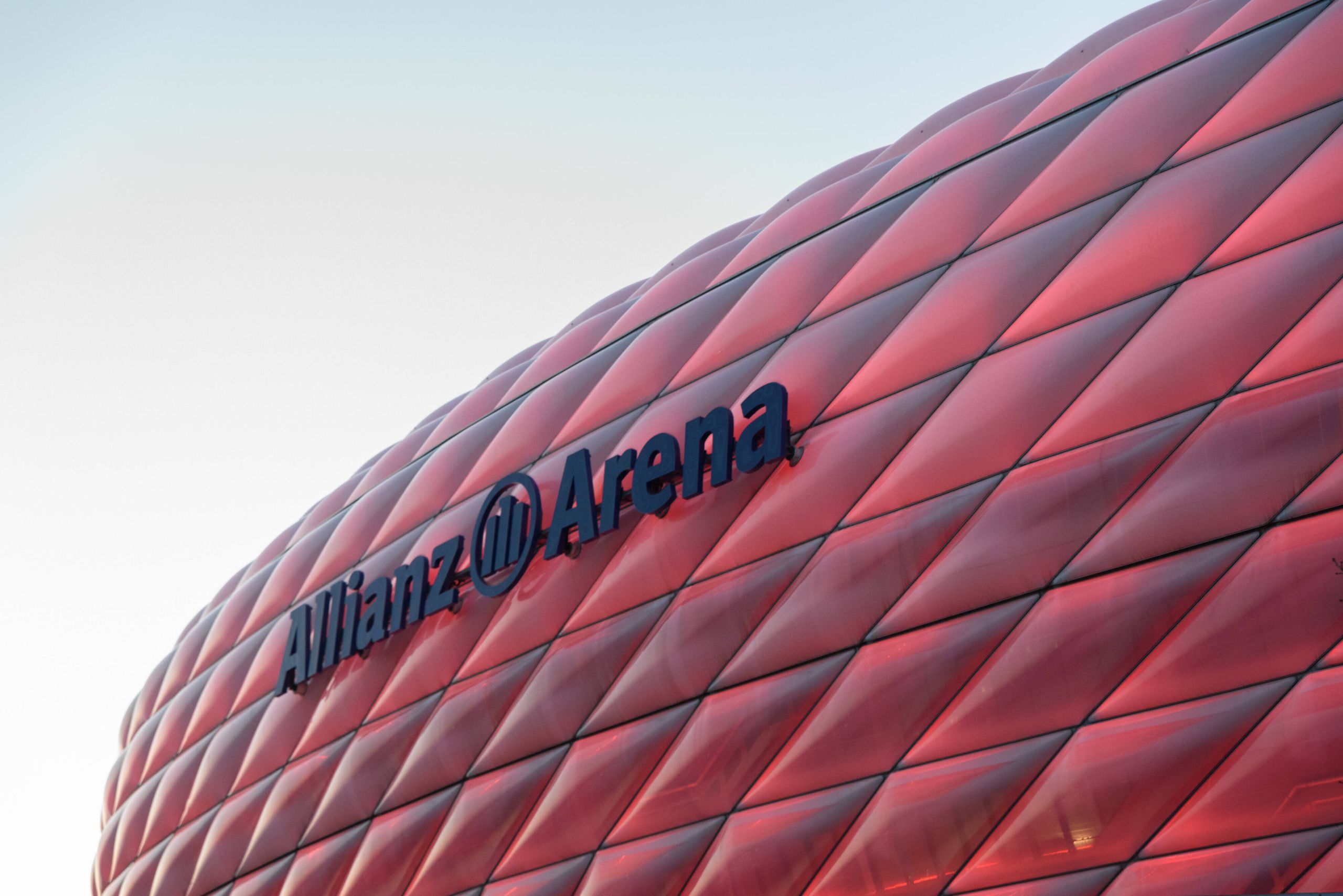 "Danke Franz" - Allianz Arena Leuchtet Zum Beckenbauer-Gedenken - Sky ...