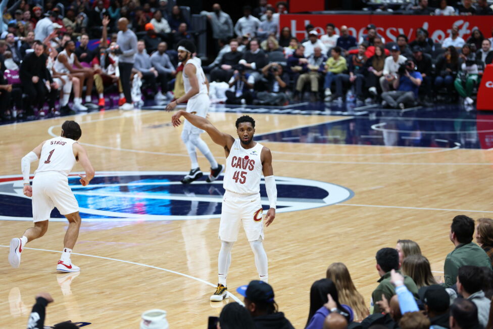 Die Cleveland Cavaliers haben ihr zwölftes NBA-Spiel in Serie gewonnen und als erstes Team die Teilnahme an den Playoffs sicher